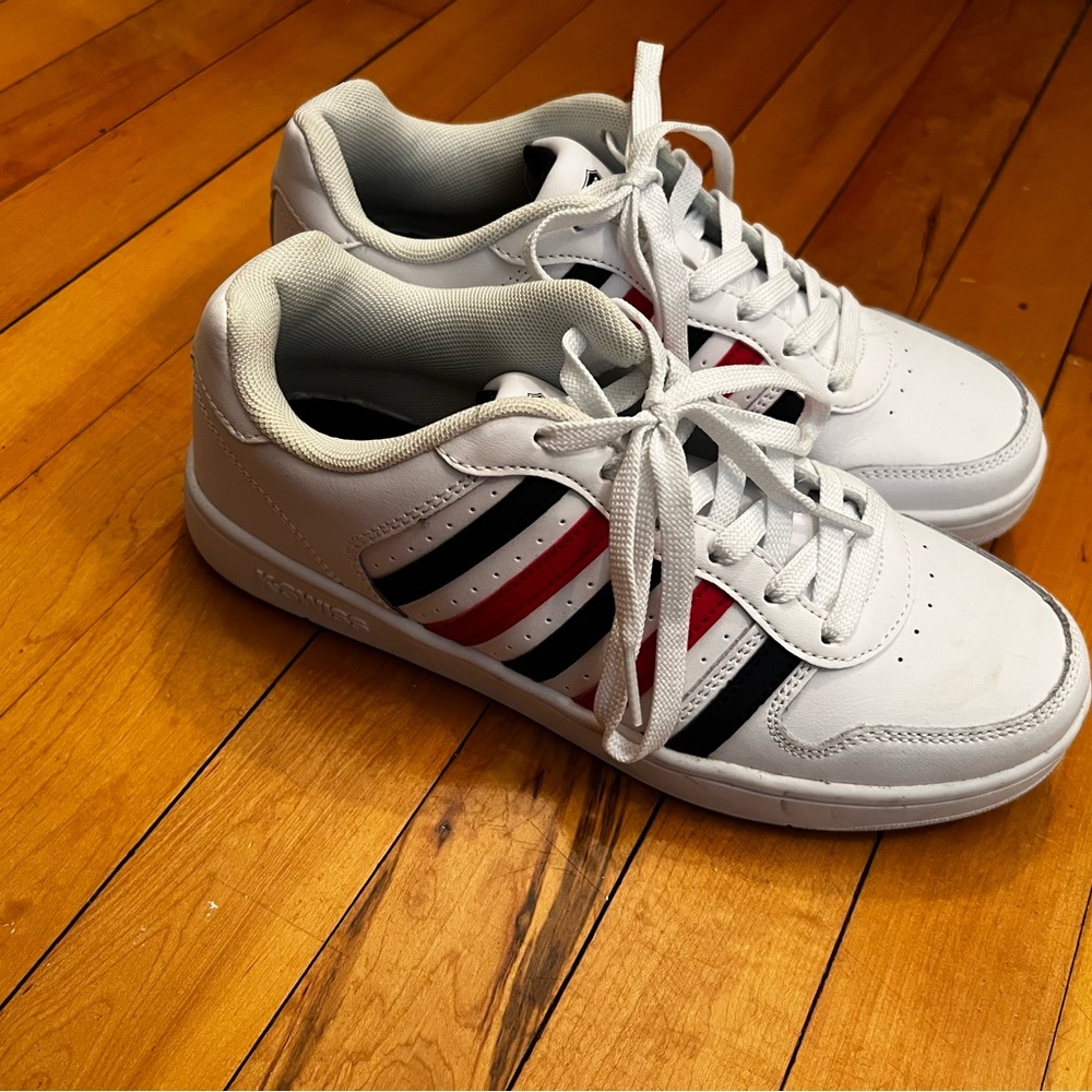 KSwiss sneakers lightly worn 9 women red and blue stripe
